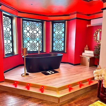 בורנמות' Beyond - Romantic Basement Apartment - Close To Beach - With Parking מראה חיצוני תמונה