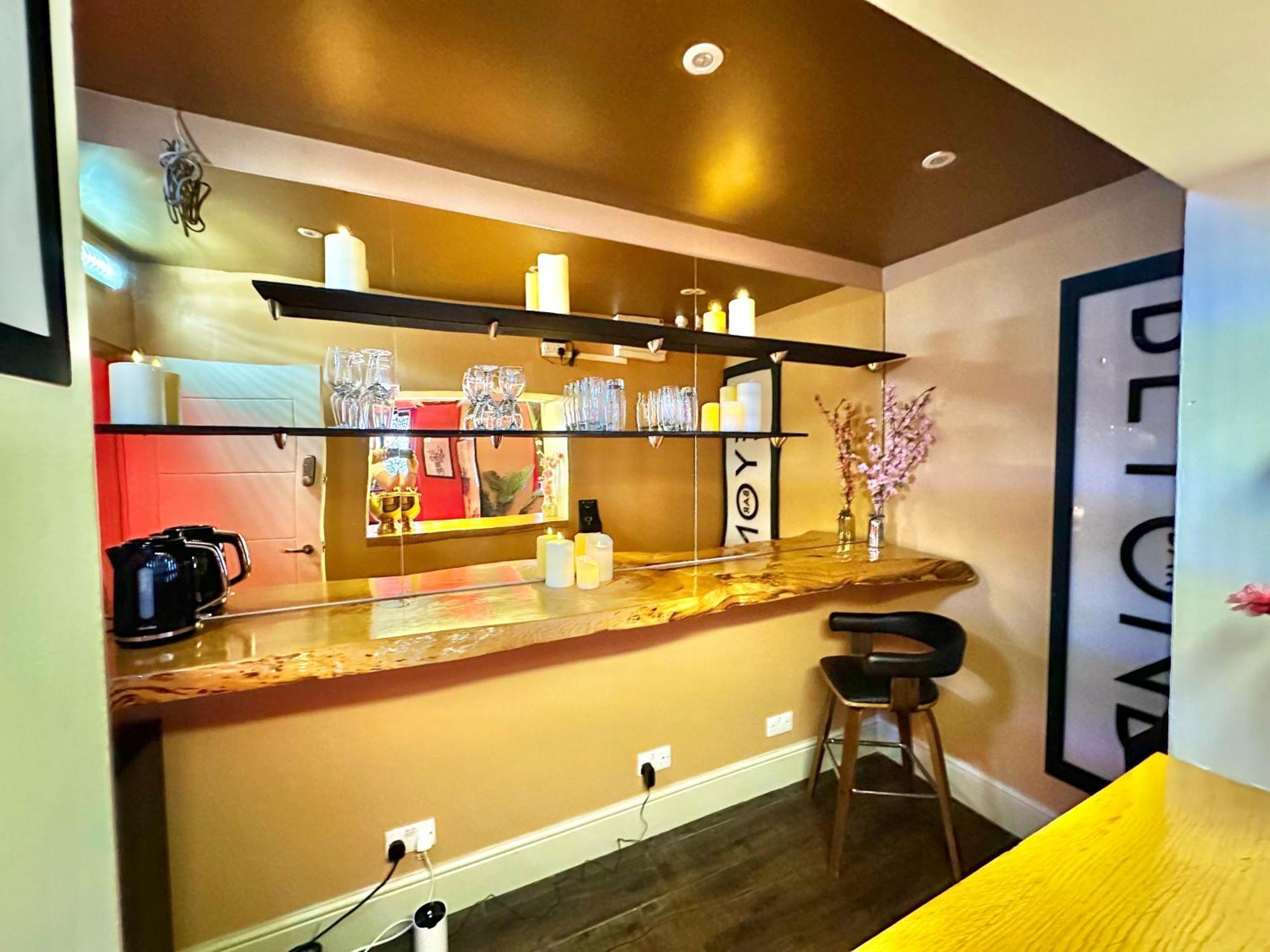 בורנמות' Beyond - Romantic Basement Apartment - Close To Beach - With Parking מראה חיצוני תמונה
