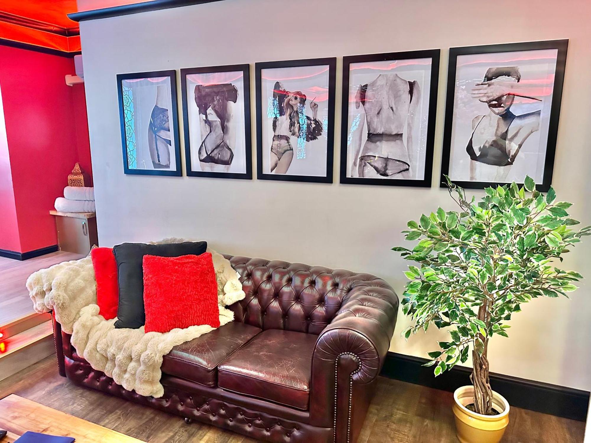 בורנמות' Beyond - Romantic Basement Apartment - Close To Beach - With Parking מראה חיצוני תמונה