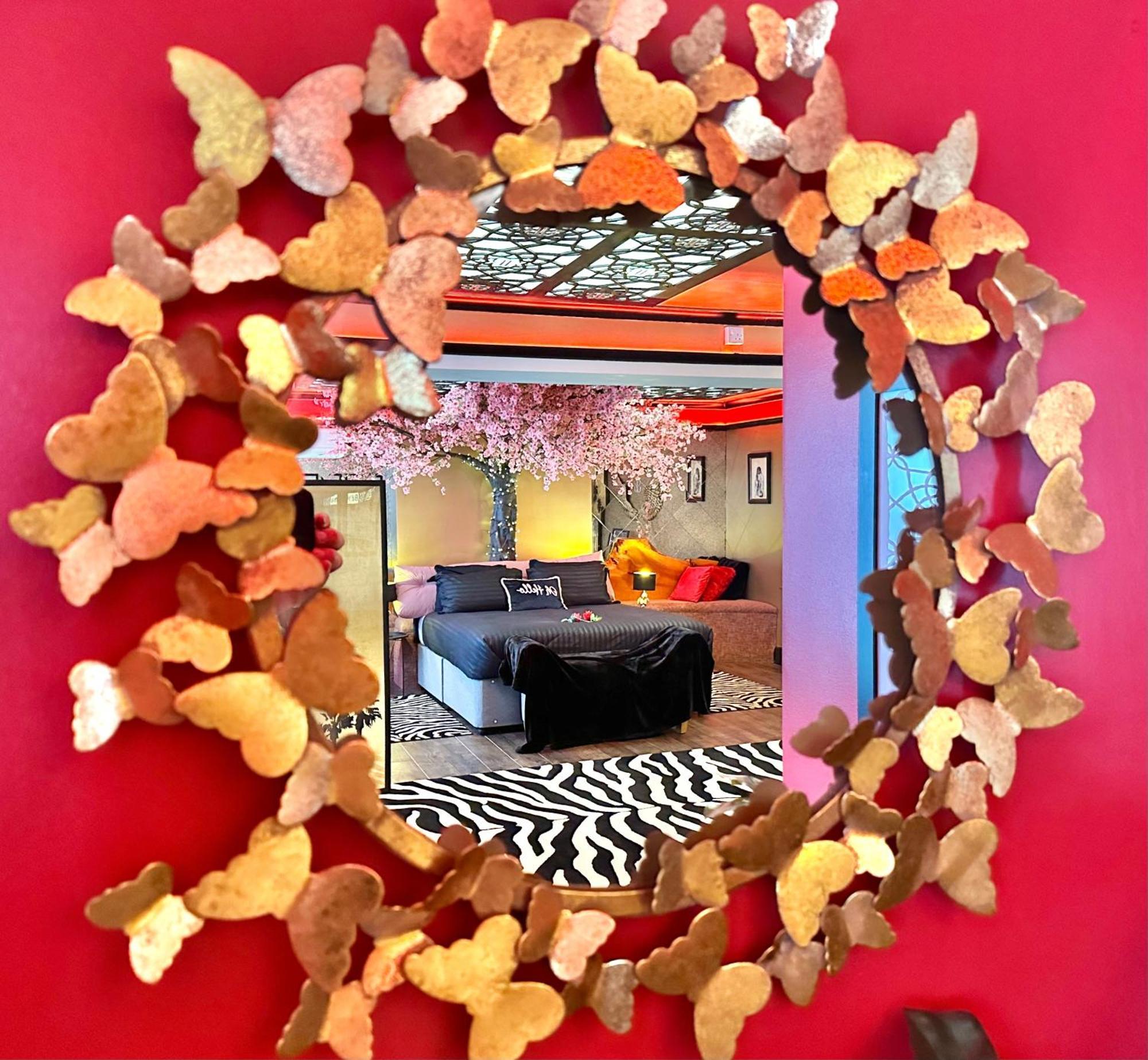 בורנמות' Beyond - Romantic Basement Apartment - Close To Beach - With Parking מראה חיצוני תמונה