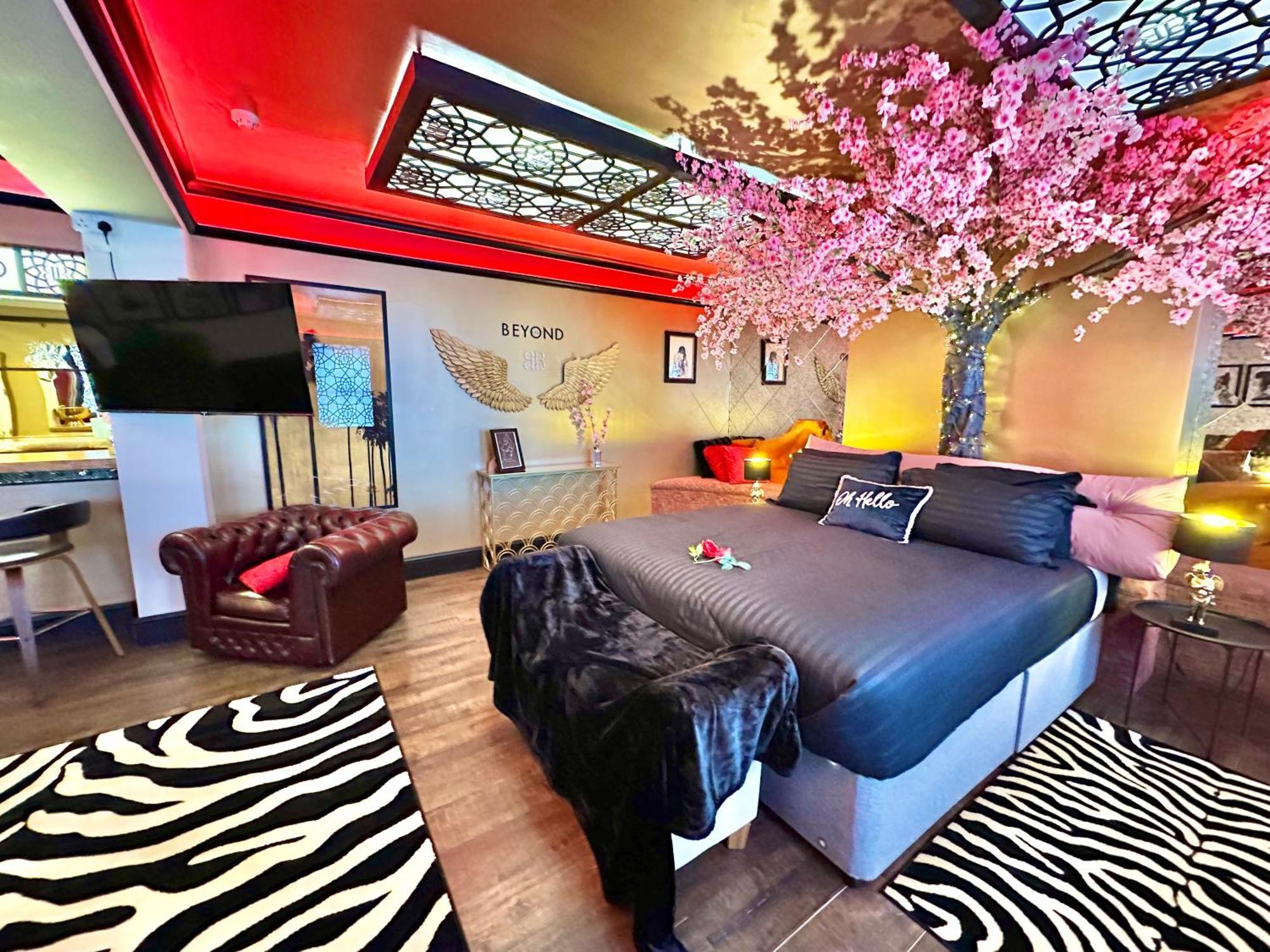 בורנמות' Beyond - Romantic Basement Apartment - Close To Beach - With Parking מראה חיצוני תמונה