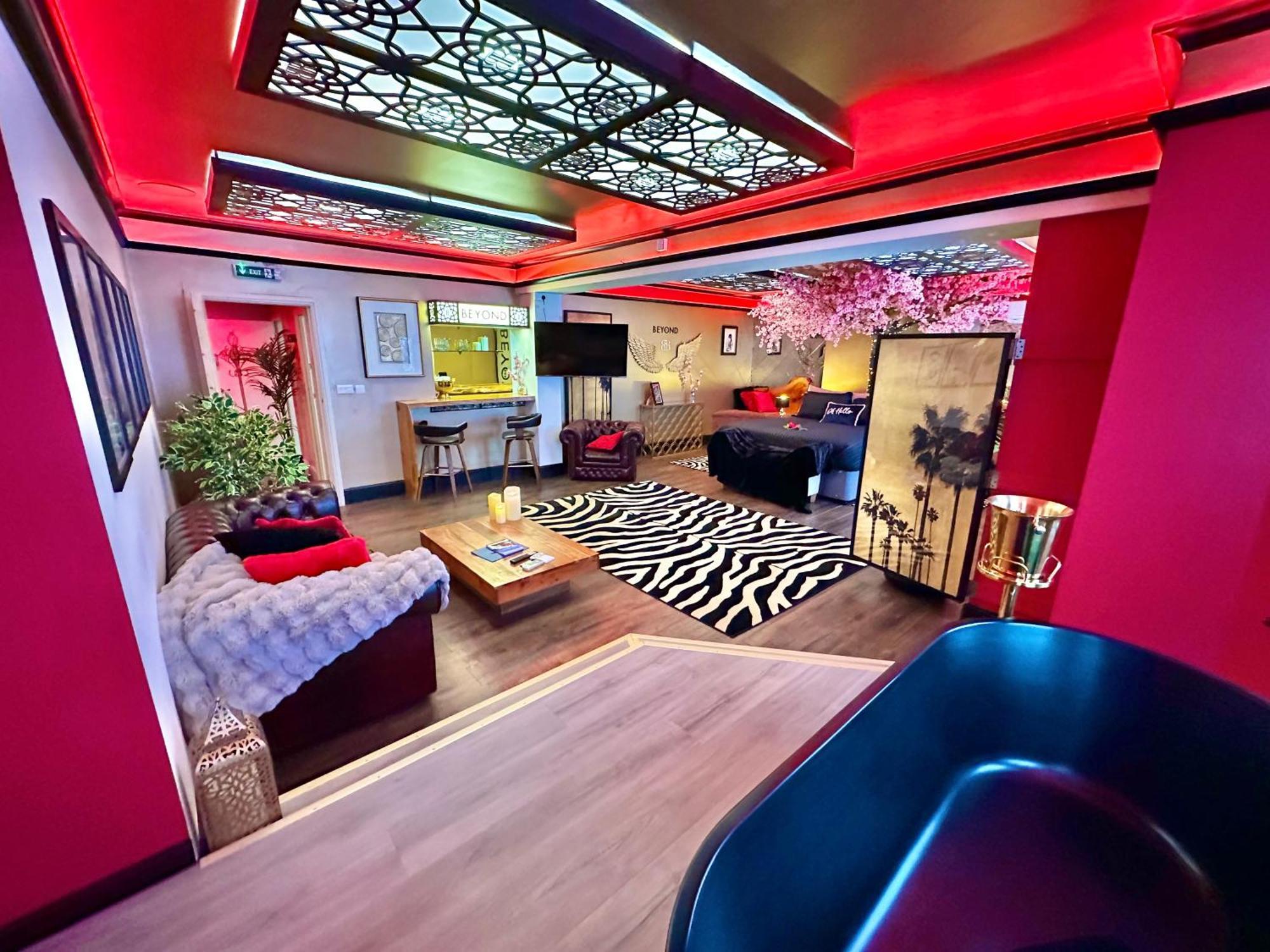 בורנמות' Beyond - Romantic Basement Apartment - Close To Beach - With Parking מראה חיצוני תמונה