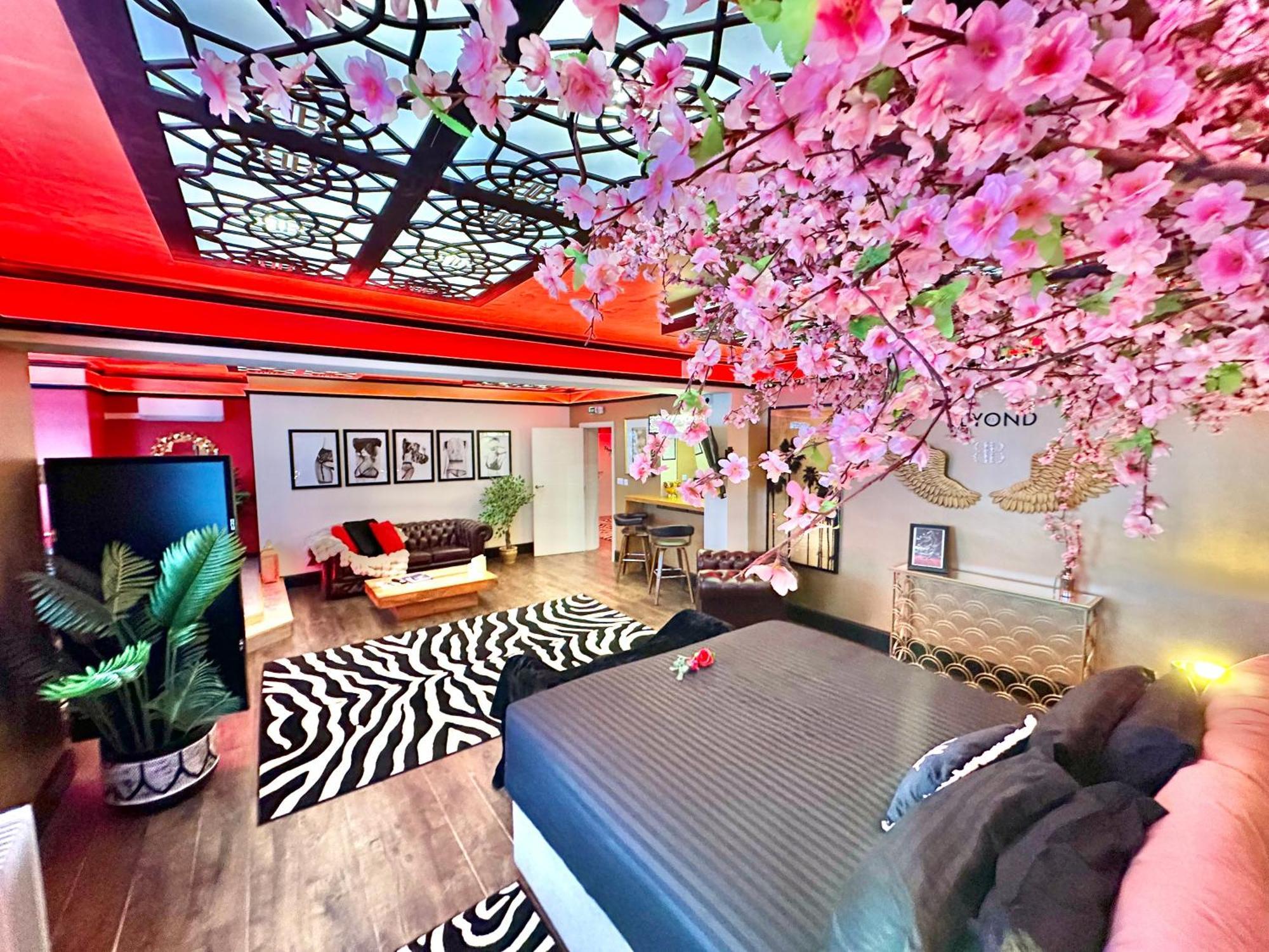 בורנמות' Beyond - Romantic Basement Apartment - Close To Beach - With Parking מראה חיצוני תמונה