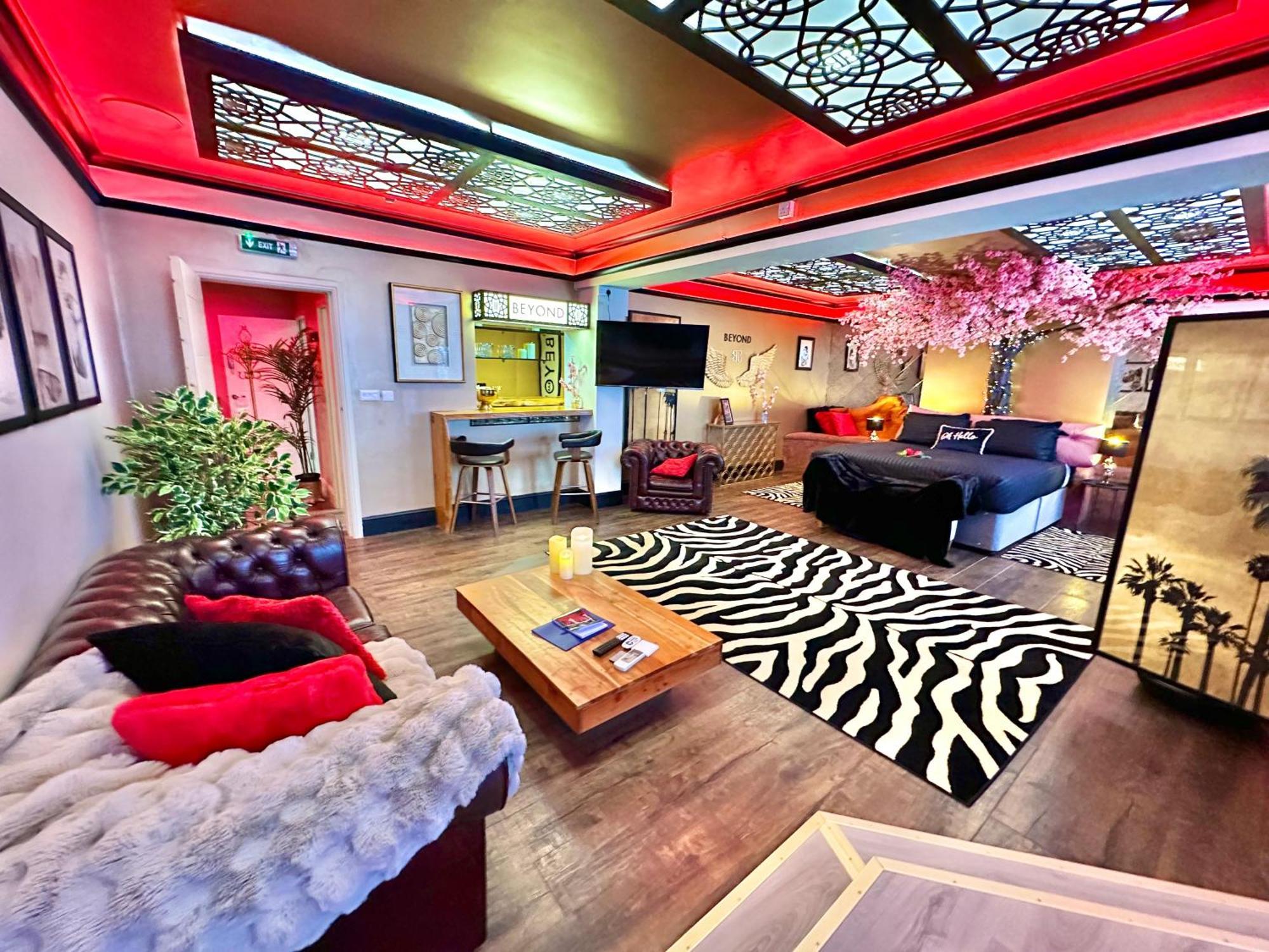 בורנמות' Beyond - Romantic Basement Apartment - Close To Beach - With Parking מראה חיצוני תמונה