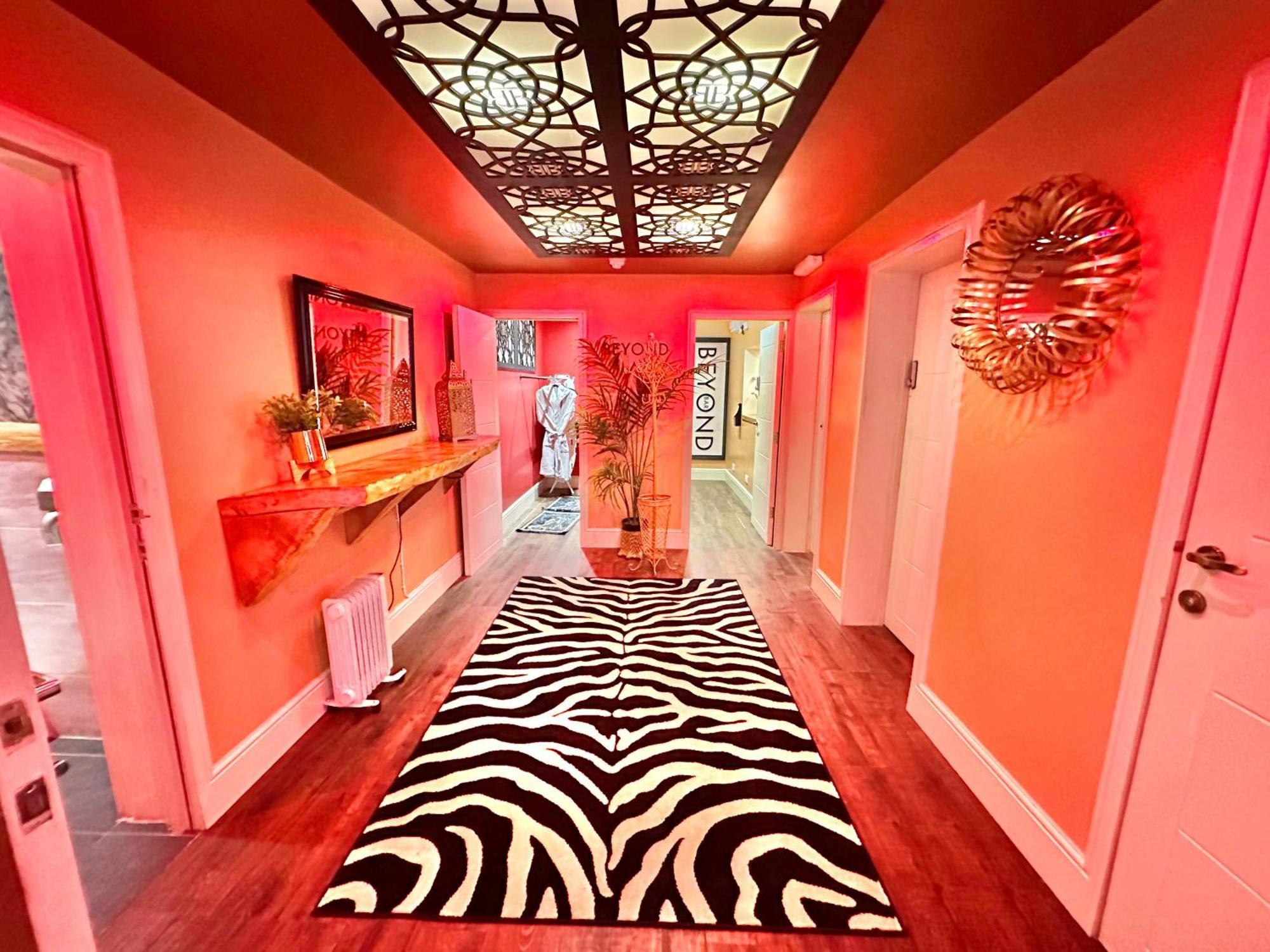 בורנמות' Beyond - Romantic Basement Apartment - Close To Beach - With Parking מראה חיצוני תמונה