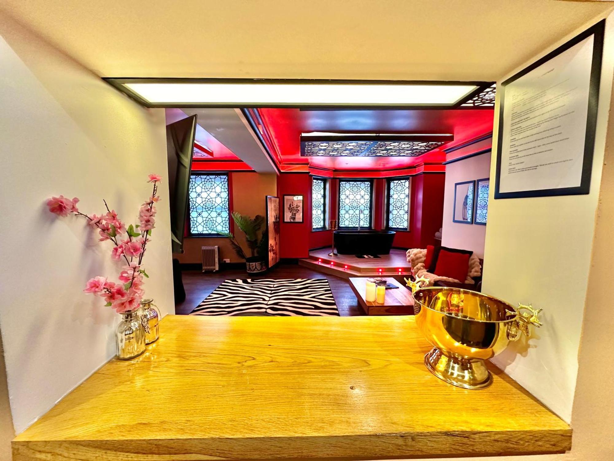 בורנמות' Beyond - Romantic Basement Apartment - Close To Beach - With Parking מראה חיצוני תמונה