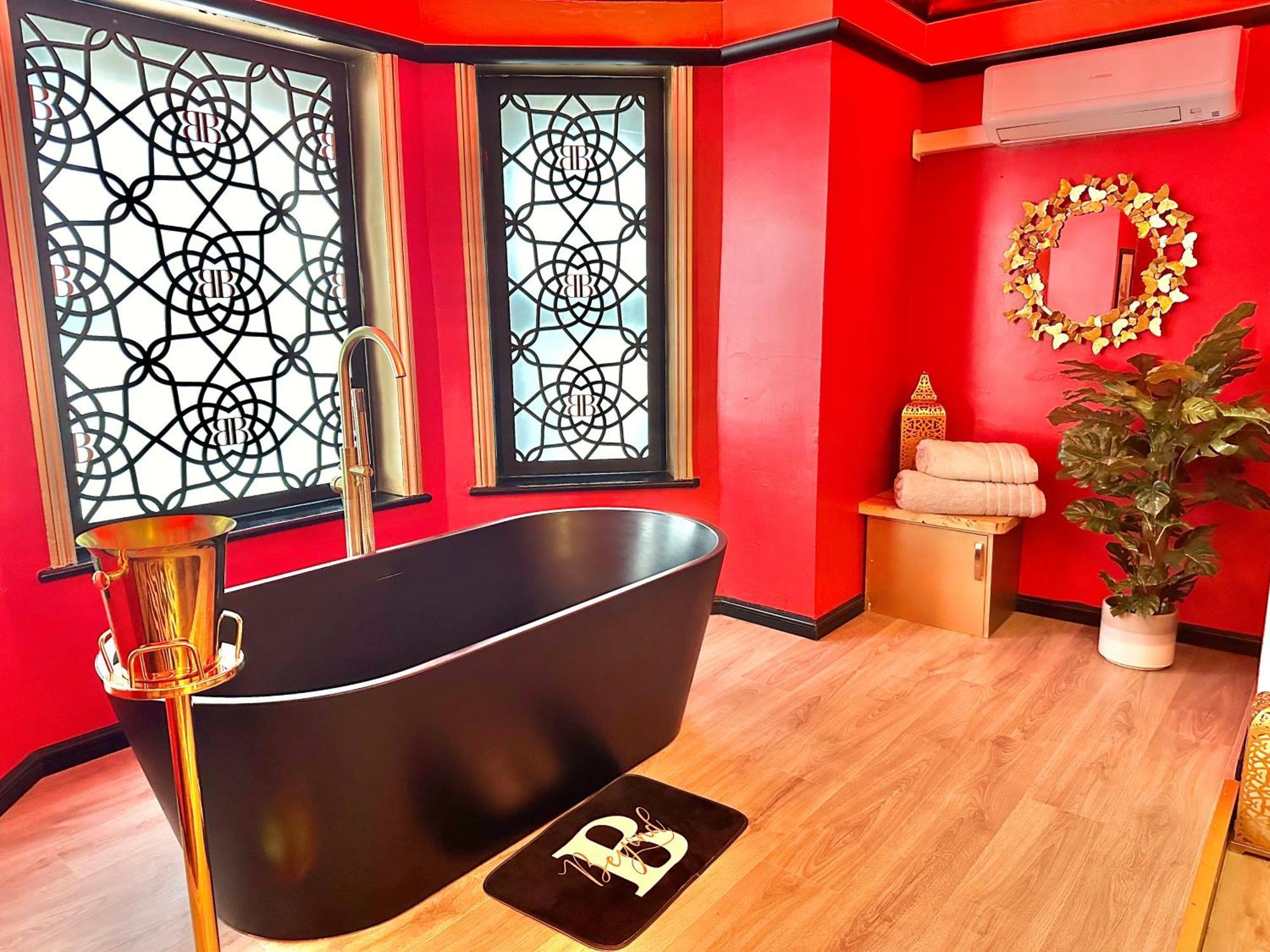 בורנמות' Beyond - Romantic Basement Apartment - Close To Beach - With Parking מראה חיצוני תמונה