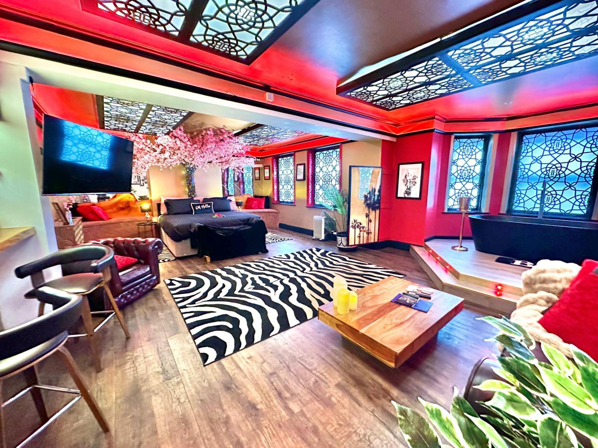 בורנמות' Beyond - Romantic Basement Apartment - Close To Beach - With Parking מראה חיצוני תמונה
