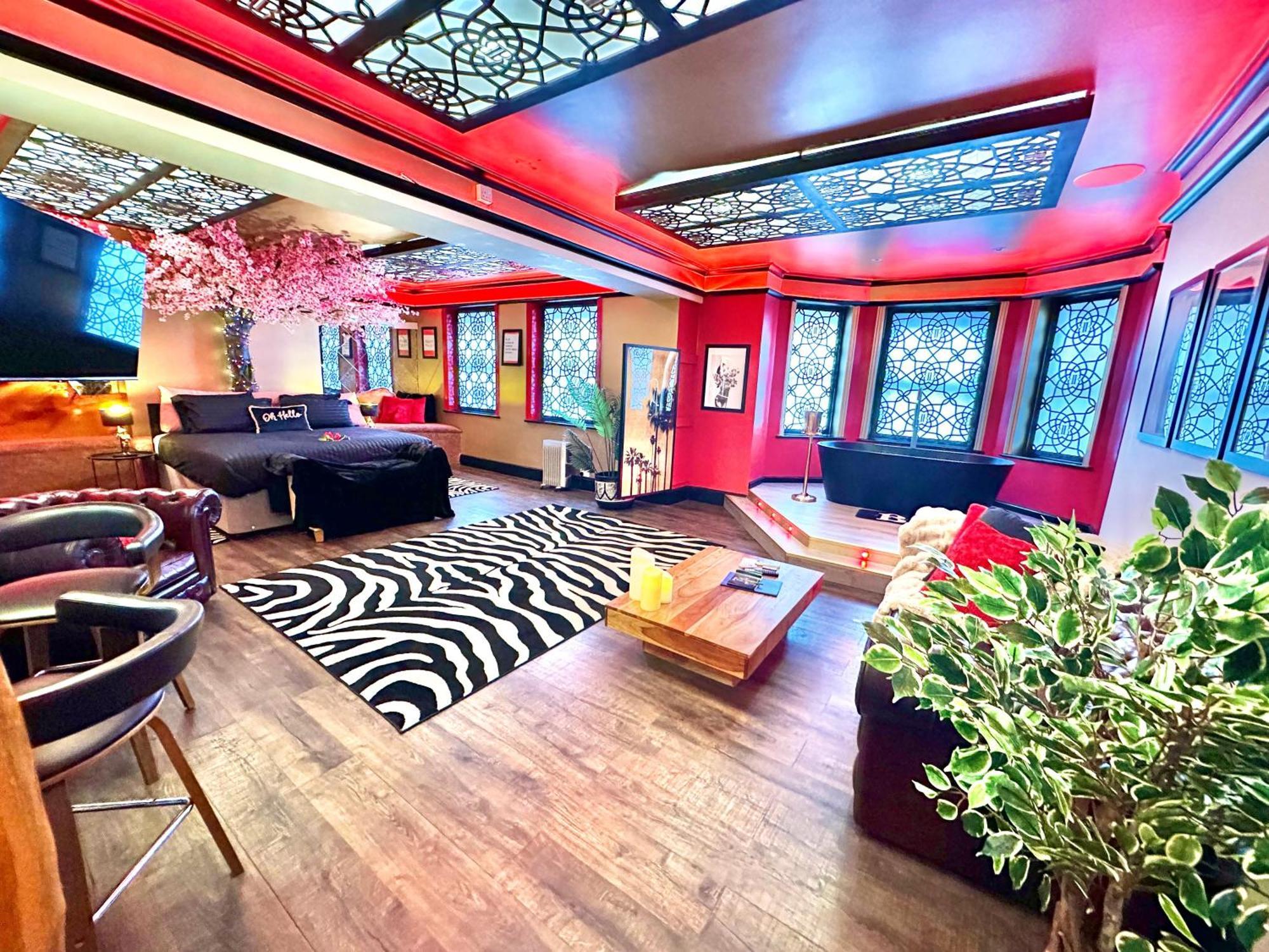 בורנמות' Beyond - Romantic Basement Apartment - Close To Beach - With Parking מראה חיצוני תמונה
