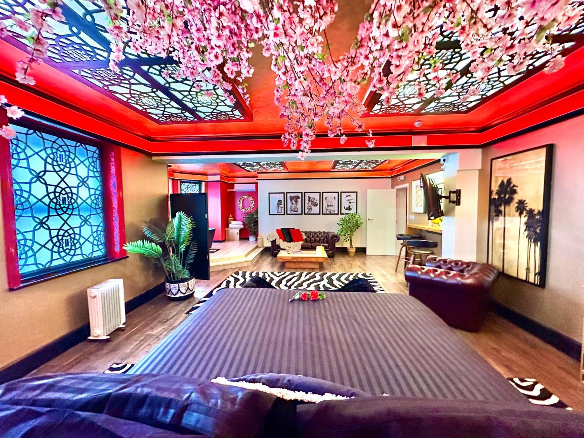 בורנמות' Beyond - Romantic Basement Apartment - Close To Beach - With Parking מראה חיצוני תמונה