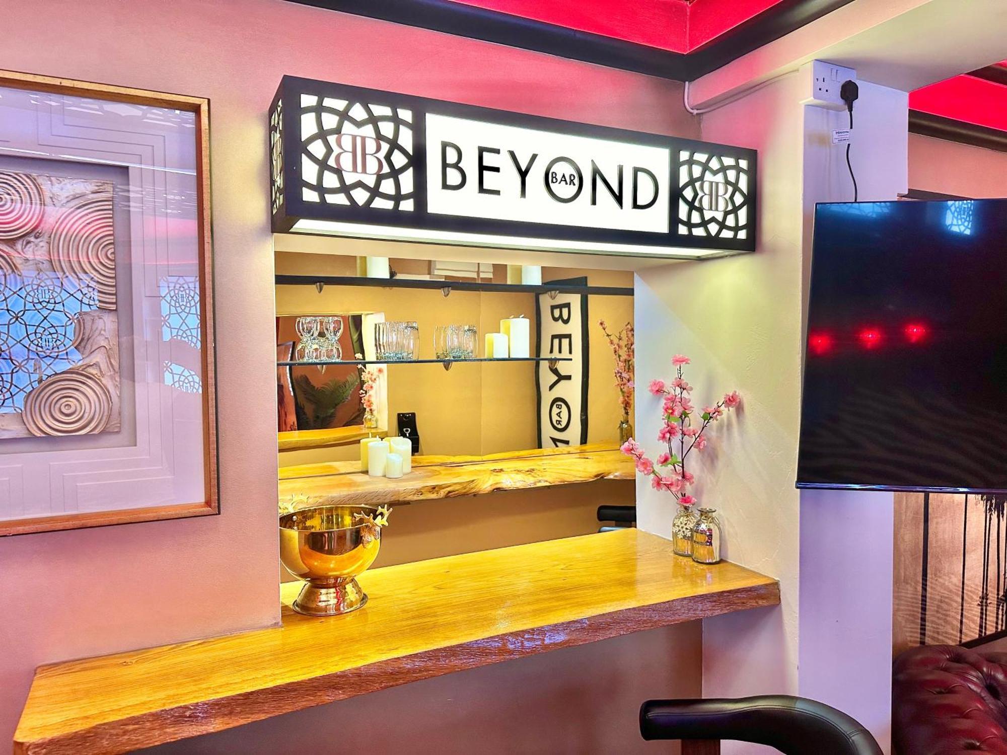 בורנמות' Beyond - Romantic Basement Apartment - Close To Beach - With Parking מראה חיצוני תמונה