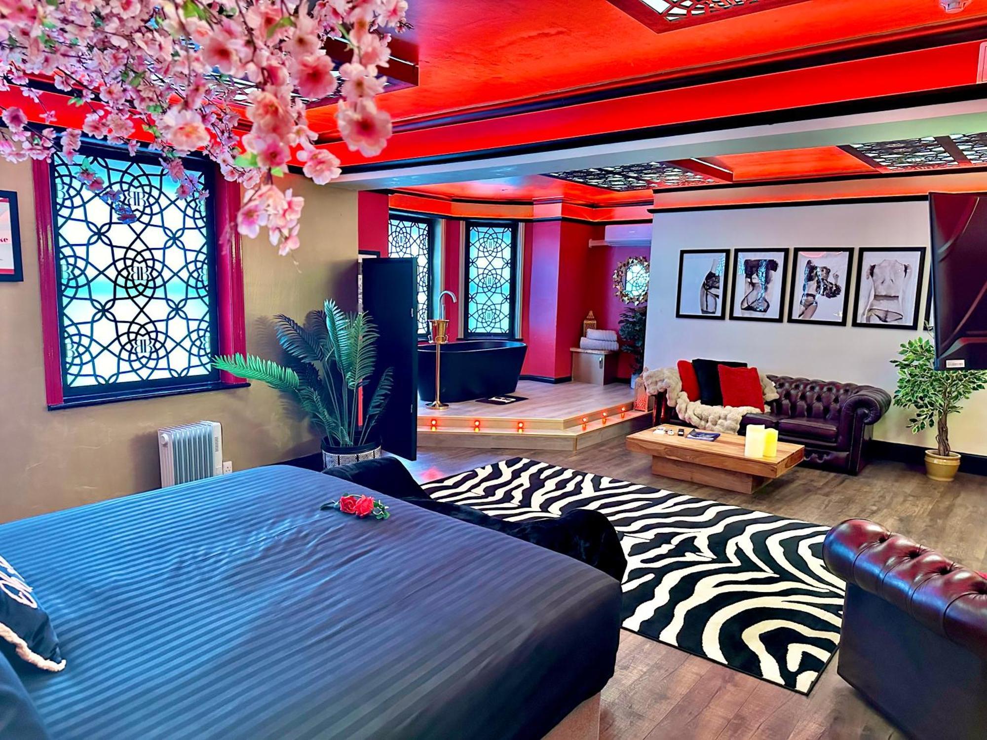בורנמות' Beyond - Romantic Basement Apartment - Close To Beach - With Parking מראה חיצוני תמונה